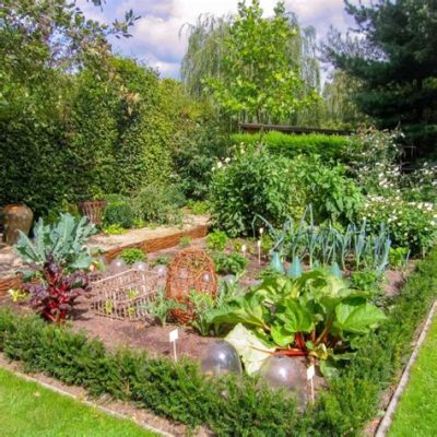  Edible Landscaping: A Garden Design Approach for Abundant Harvests -  Unlocking Nature's Bounty with Artistic Flair